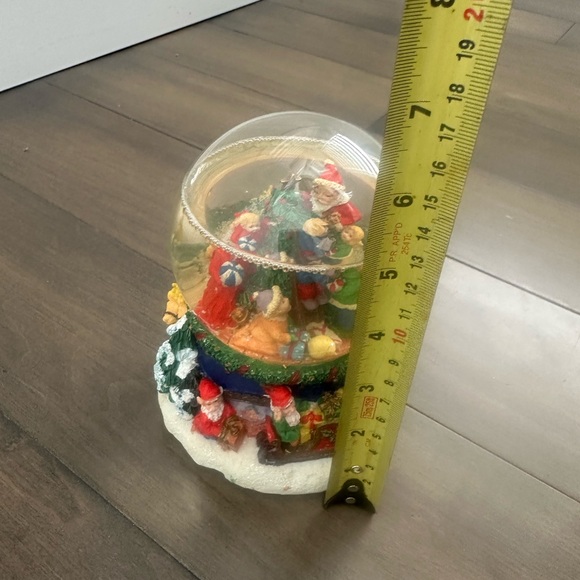 Vintage Festive Christmas Snow Globe with Santa and Children - Picture 10 of 12